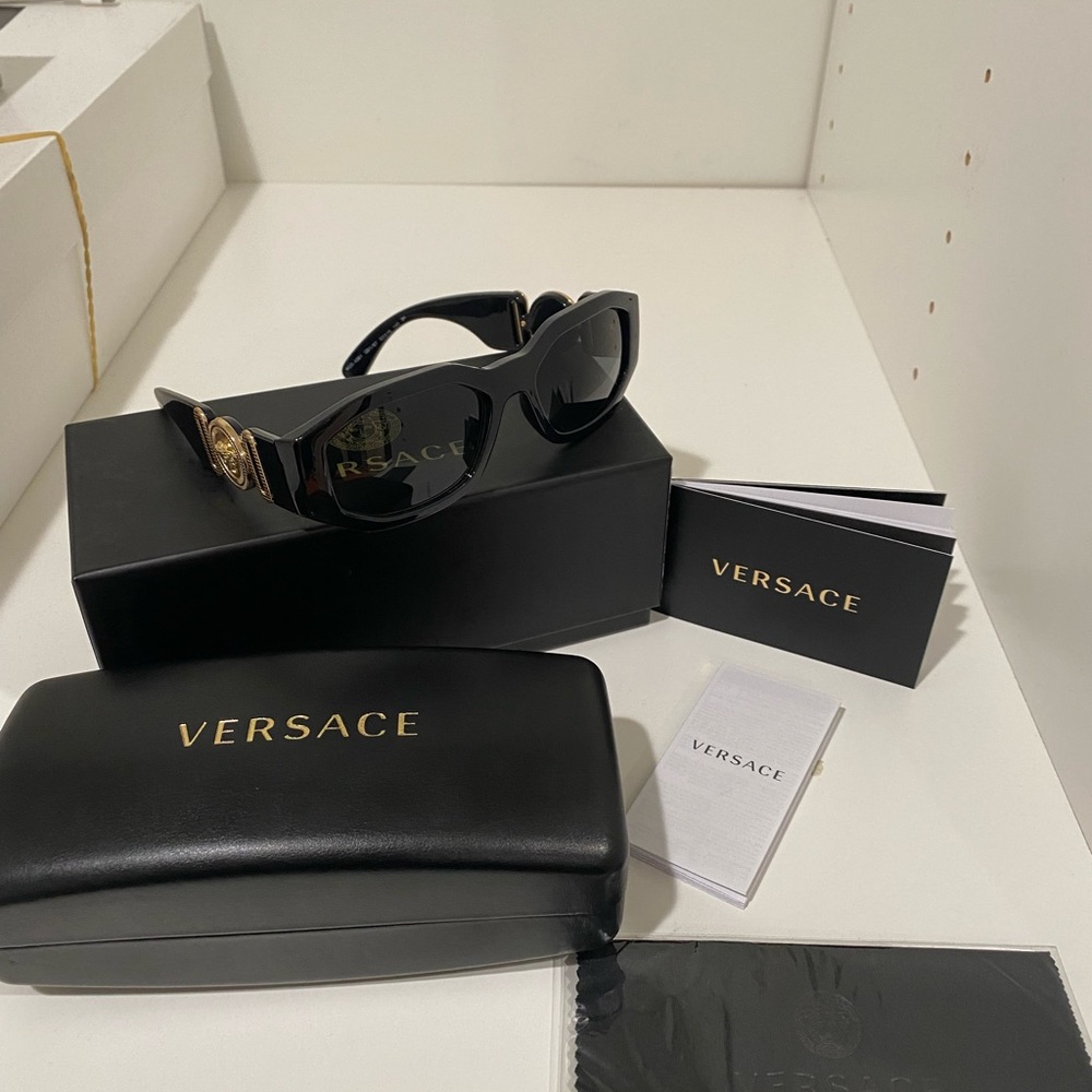 *ON HOLD DO NOT BUY* Brand NIB Authentic Versace Biggie Sunglasses
